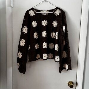 Brown white crochet sweater/cover up
100% C
17” shoulder
24” sleeves
Wide sleeve